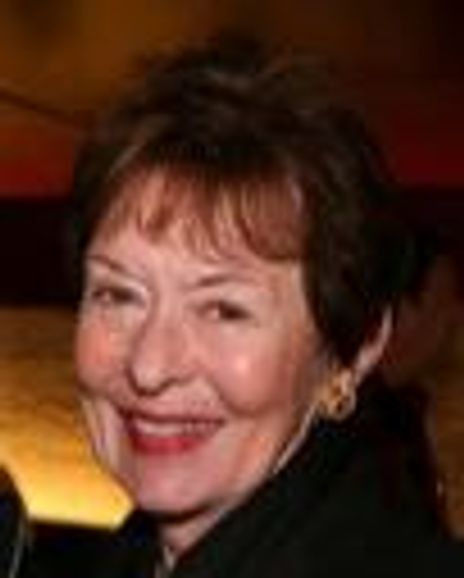 Dee Sherwood Headshot