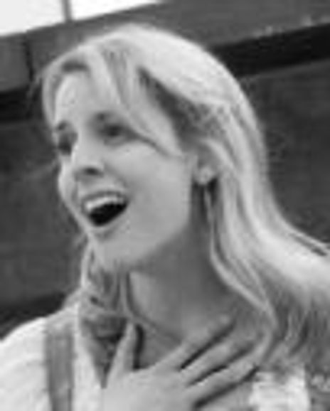 Stephanie Youell Binetti Headshot