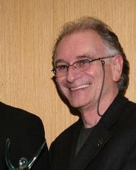 Simon Levy Headshot