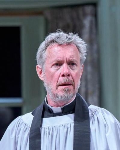 Alex Jennings Headshot