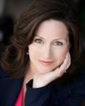 Leslie Trayer Harvey Headshot