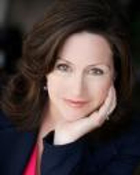 Leslie Trayer Harvey Headshot