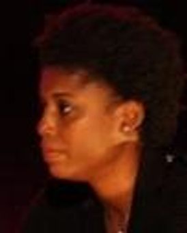 Melle Powers Headshot