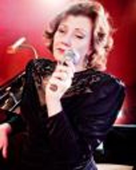 Lynne McCollough Headshot