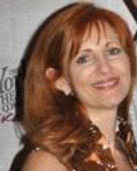 Lynne Halliday Headshot