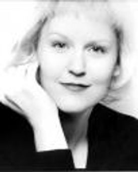 Lynn Marie Hulsman Headshot