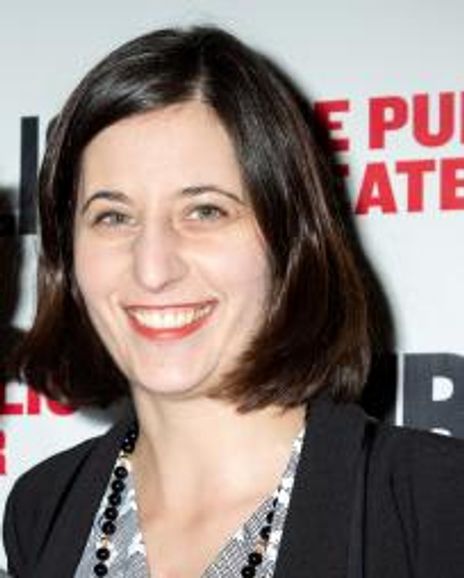 Laura Savia Headshot