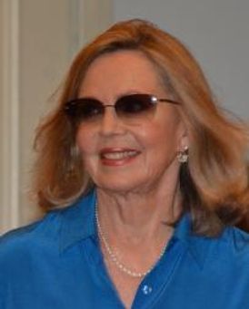 Lara Parker Headshot