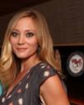 Julie Tolivar Headshot