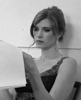 Julie McNiven Headshot