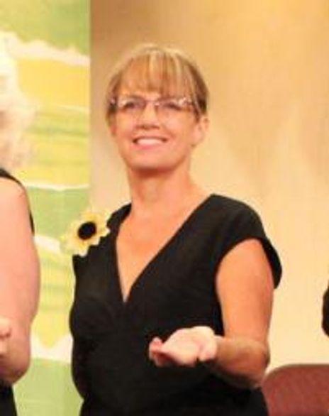 Julie Davis Headshot