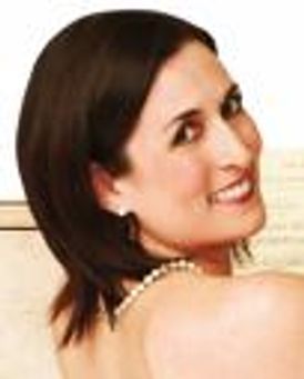 Kathryn Akin Headshot