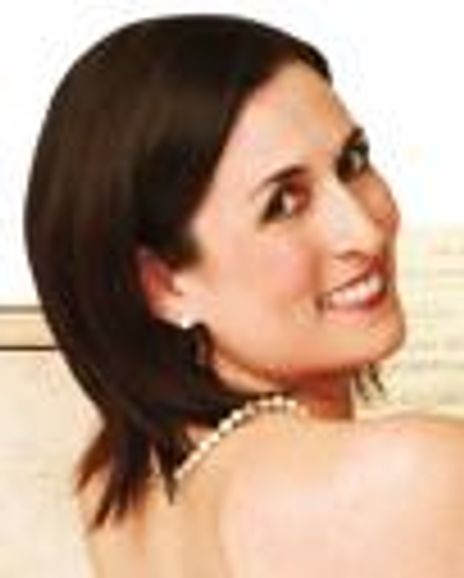 Kathryn Akin Headshot