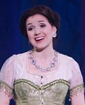 Jennifer Mitchell Headshot