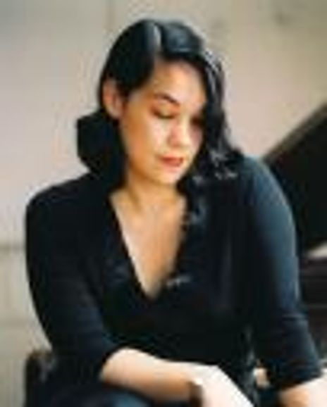 Fiona Santos Headshot