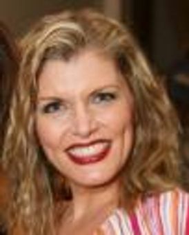 Erin Matthews Headshot