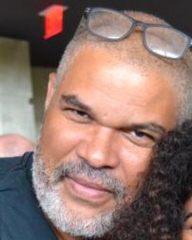 Elliot Dash Headshot