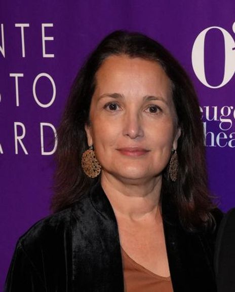 Elizabeth Richards Headshot