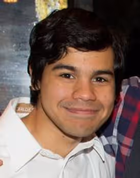 Carlos Valdes Headshot
