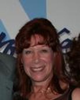 Carol Hanzel Headshot