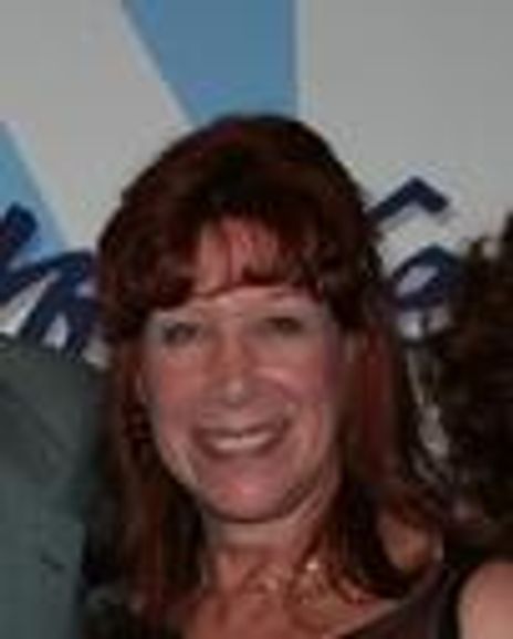 Carol Hanzel Headshot