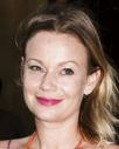 Samantha Mathis Headshot