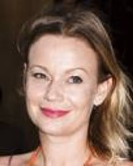 Samantha Mathis Headshot
