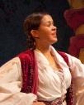 Laurabeth Breya Headshot