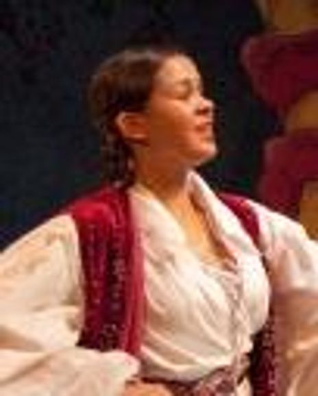 Laurabeth Breya Headshot