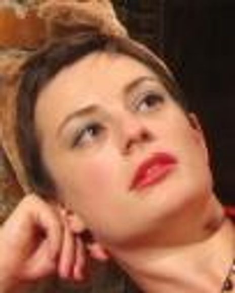 Rachel Grundy Headshot