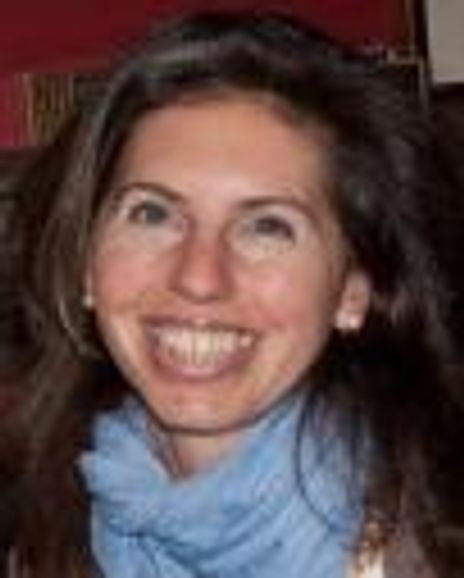 Amanda Roth Headshot