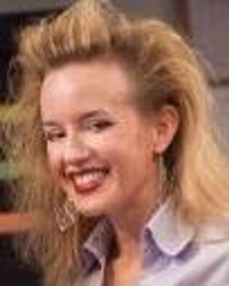 Laura Faye Smith Headshot