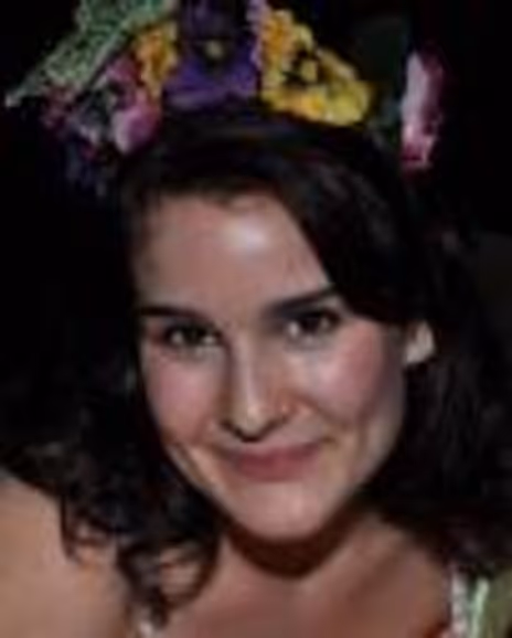 Rebecca Dealy Headshot