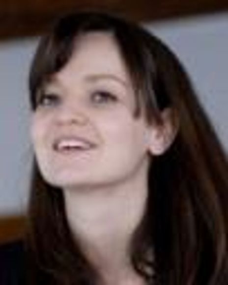 Laura Dos Santos Headshot