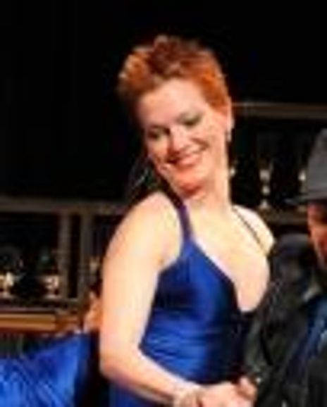 Holly Farmer Headshot