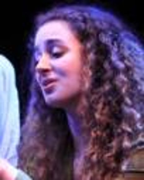 Ali Perlwitz Headshot