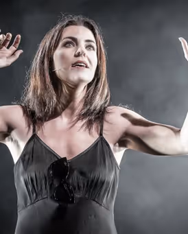 Rachel Tucker Headshot