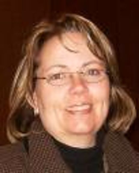 Betsy Peterson Headshot
