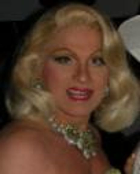 Robin Kradles Headshot