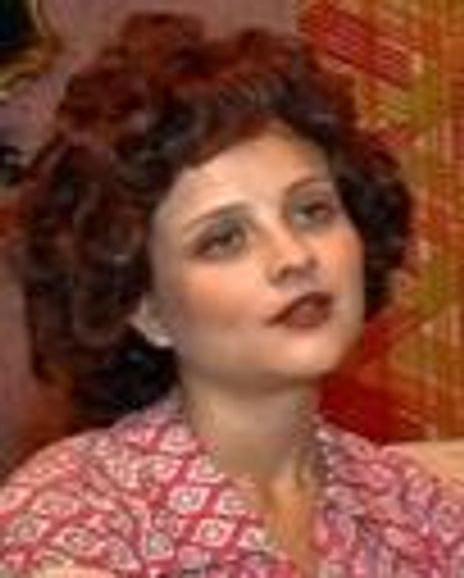 Laura Howard Headshot