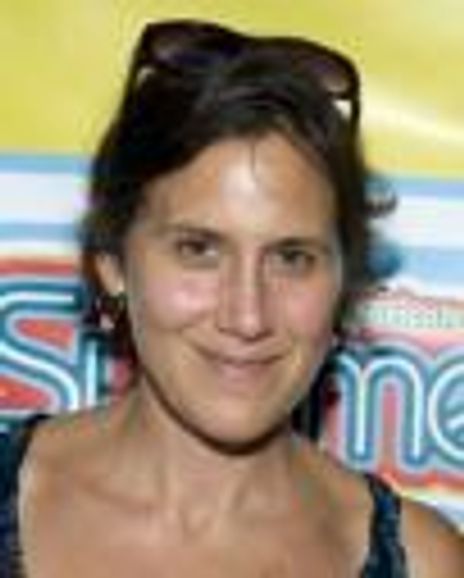 Laura Barnett Headshot