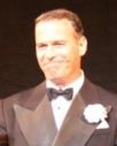 Carlos Lozano Headshot