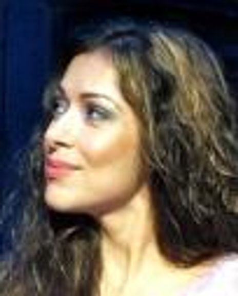 Steena Fernandez Headshot