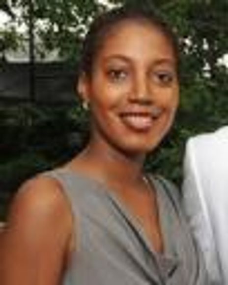 Jennifer Streaks Headshot