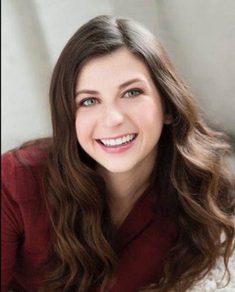 Rachel Mracna Headshot