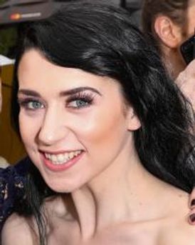 Danielle Hope Headshot