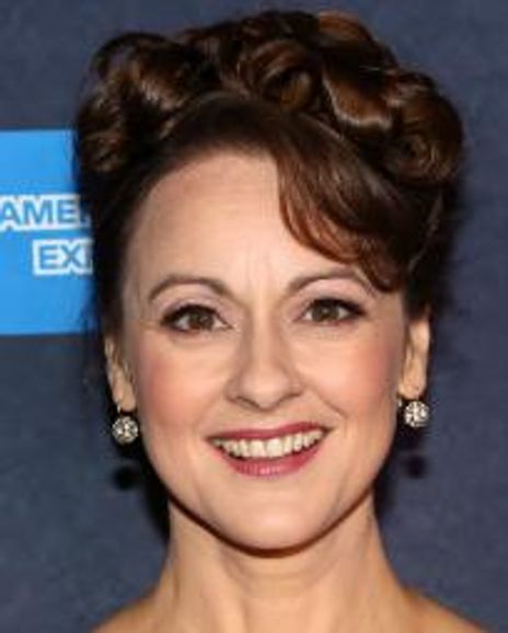 Sara Topham Headshot