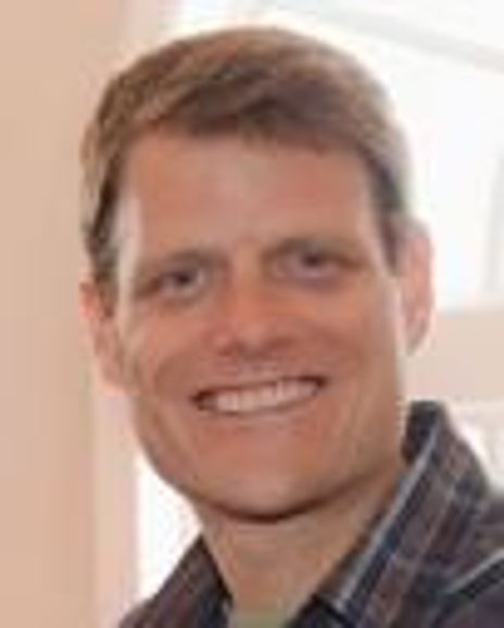 Victor Hernandez Headshot