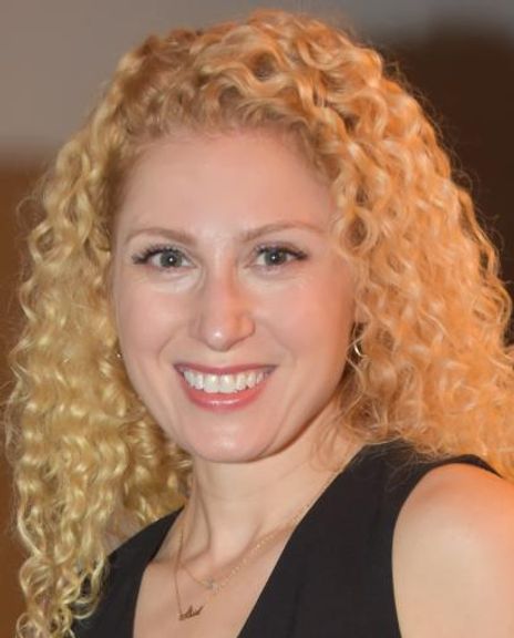 Margaret Loesser Robinson Headshot