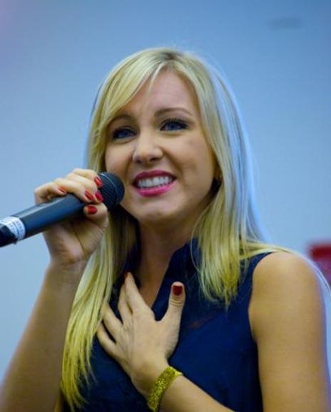 Libby Servais Headshot